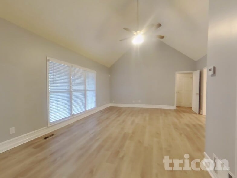 Building Photo - 411 Stewart Dr