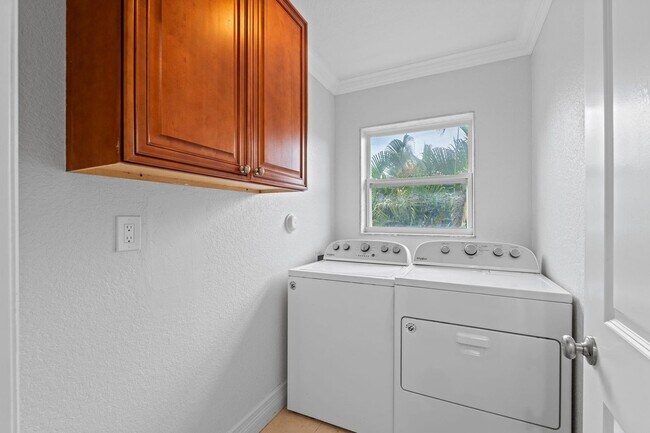Building Photo - 7803 NW 70th Ave