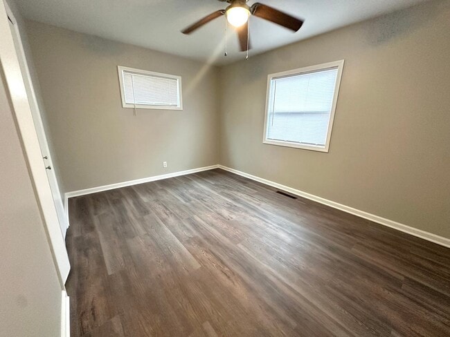 Building Photo - Updated 3 bed/ 1 bath