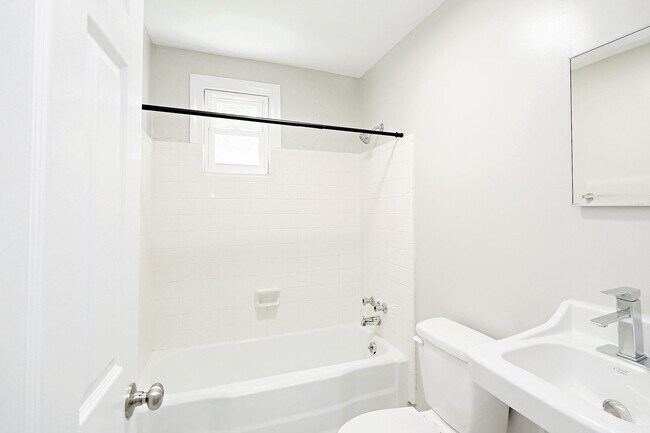 Building Photo - Updated, Pet-Friendly Fry's Spring Duplex - Grad Students Are Welcome!