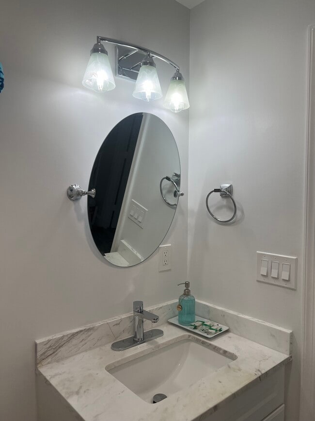 Building Photo - 9080 Peebles Rd