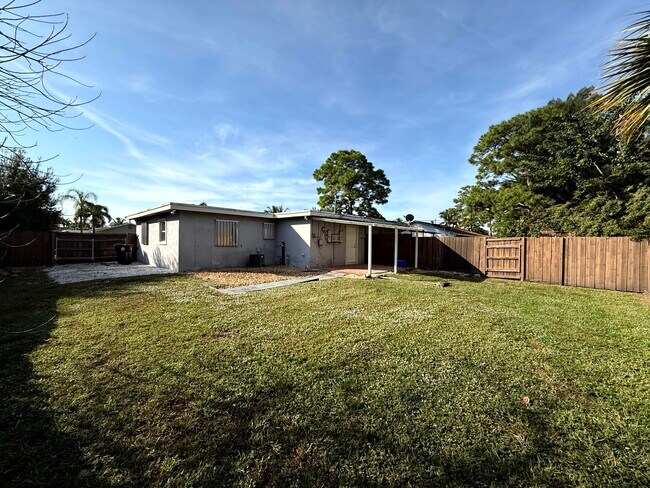 Building Photo - 4715 Weymouth St