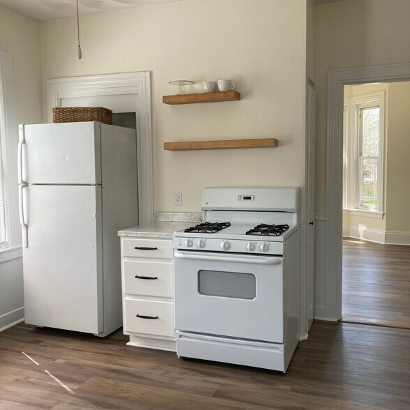 Building Photo - 70 Hedley Ave