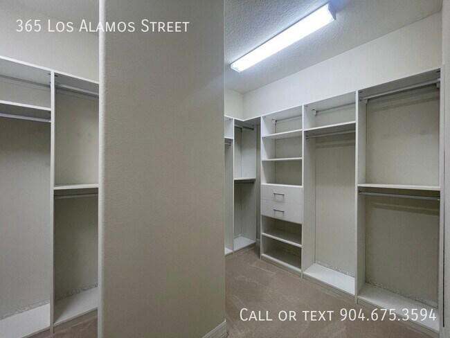 Building Photo - 365 Los Alamos St