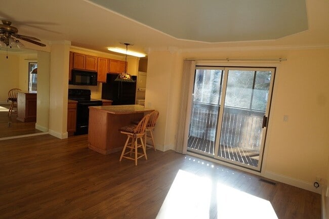Building Photo - 2 Bed 2 Bath South Anchorage Condo!