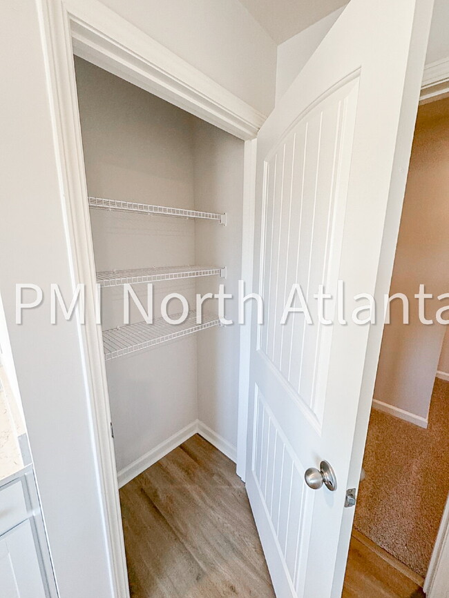 Building Photo - Brand New Flowery Branch Townhome