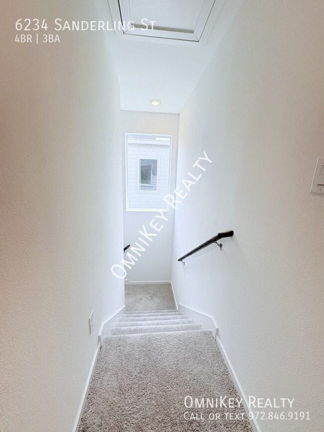 Building Photo - 6234 Sanderling St