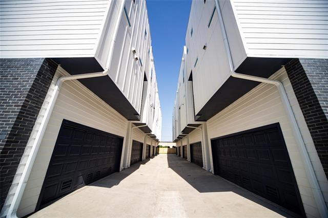 Building Photo - 236 Urbane Crst Dr