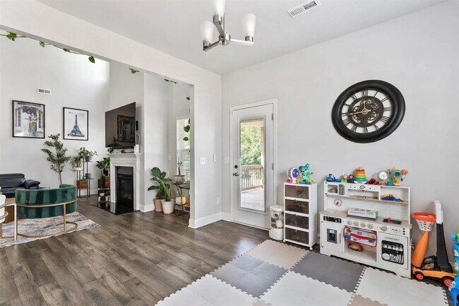 Building Photo - 11732 Glenwood Dr