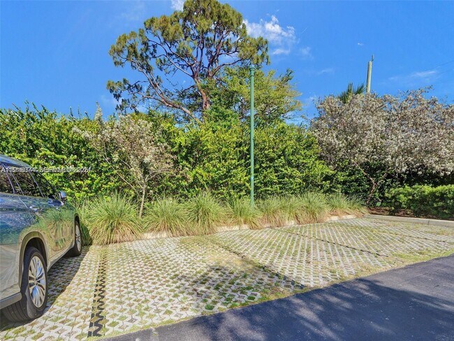 Building Photo - 4100 SW 64th Ave