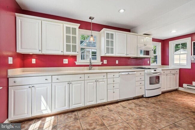 Building Photo - 5203 Elsmere Ave