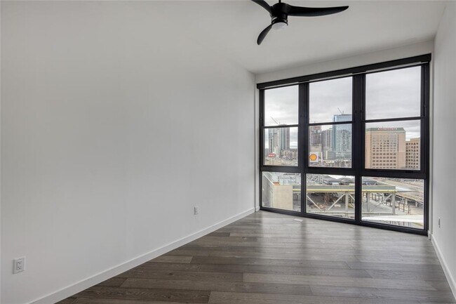 Building Photo - 800 Embassy Dr