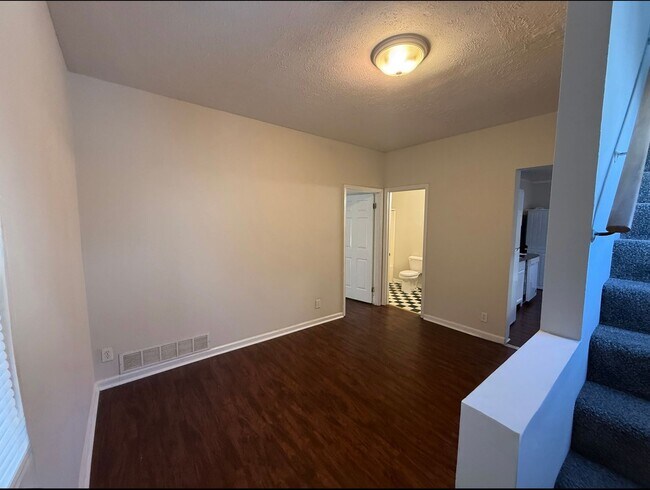 Building Photo - 536A Euclid Ave – Available Fall 2026