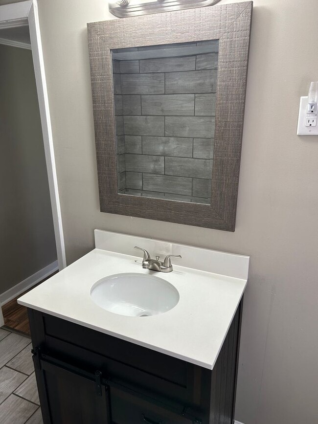 Building Photo - 1415 Hatcher Ave SE