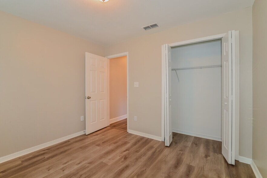 Building Photo - 935 Brightview Dr