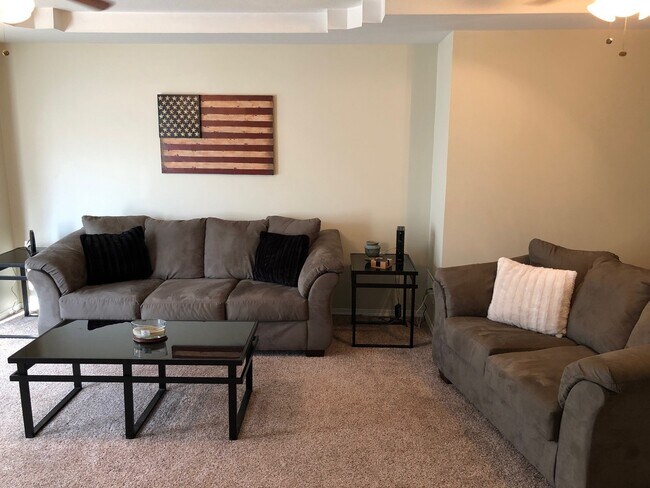 Building Photo - TS-Woodridge Duplex