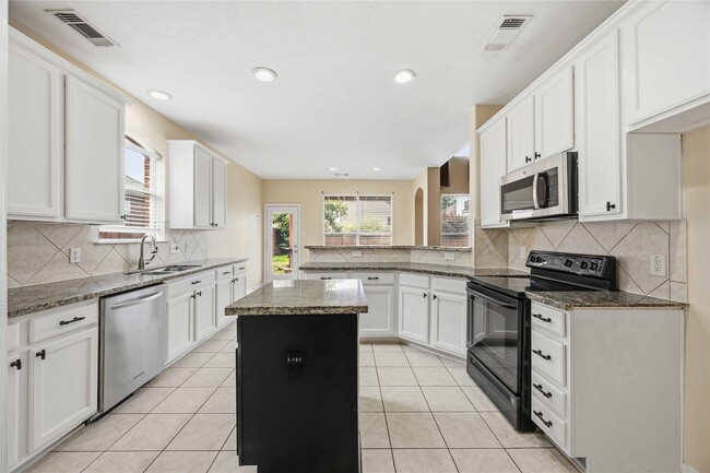 Building Photo - 12108 E Canyon Trace Dr
