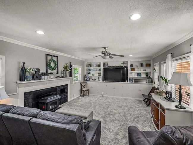 Building Photo - Incredible, executive, fully furnished, im...