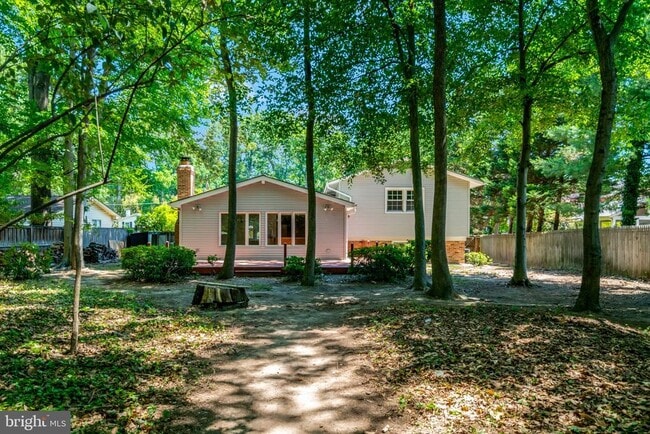 Building Photo - 8236 Governors Ct