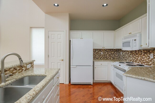 Building Photo - Lovely Traditional 2BD · 2.5BA + Office/De...