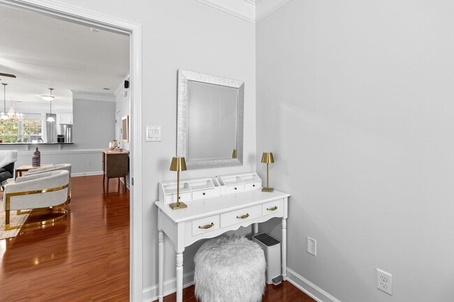 Building Photo - Furnished Townhome – All Inclusive | Gated...