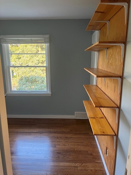 Building Photo - 409 S Coeur Dalene St