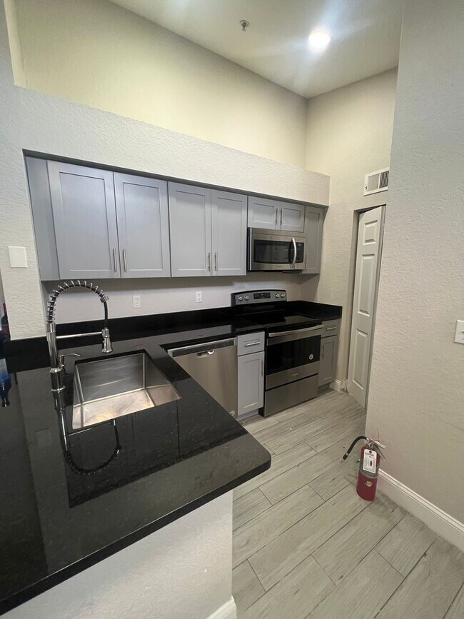 Building Photo - Modern 1-Bedroom Condo with Resort-Style Amenities in Gated Orlando Community