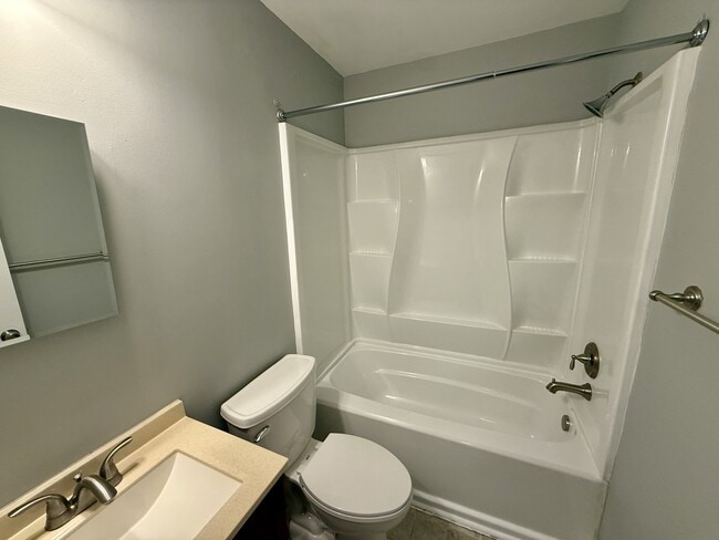 Building Photo - 568 Lancaster Pl