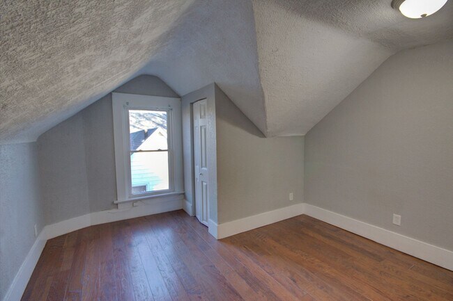Building Photo - 2230 Redwood Ave