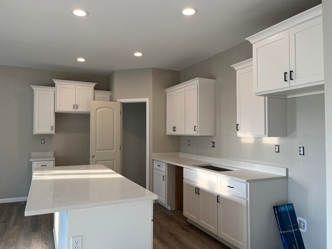 Building Photo - 1319 Sioux Turn