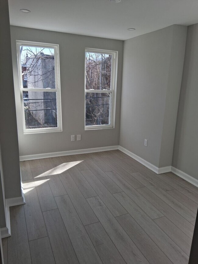 Building Photo - Beautiful Newly Renovated 4 Bedroom Home Now Available in Mantua