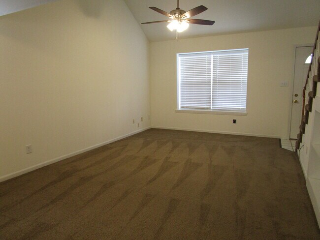 Building Photo - 5013 Roscoe Rdg