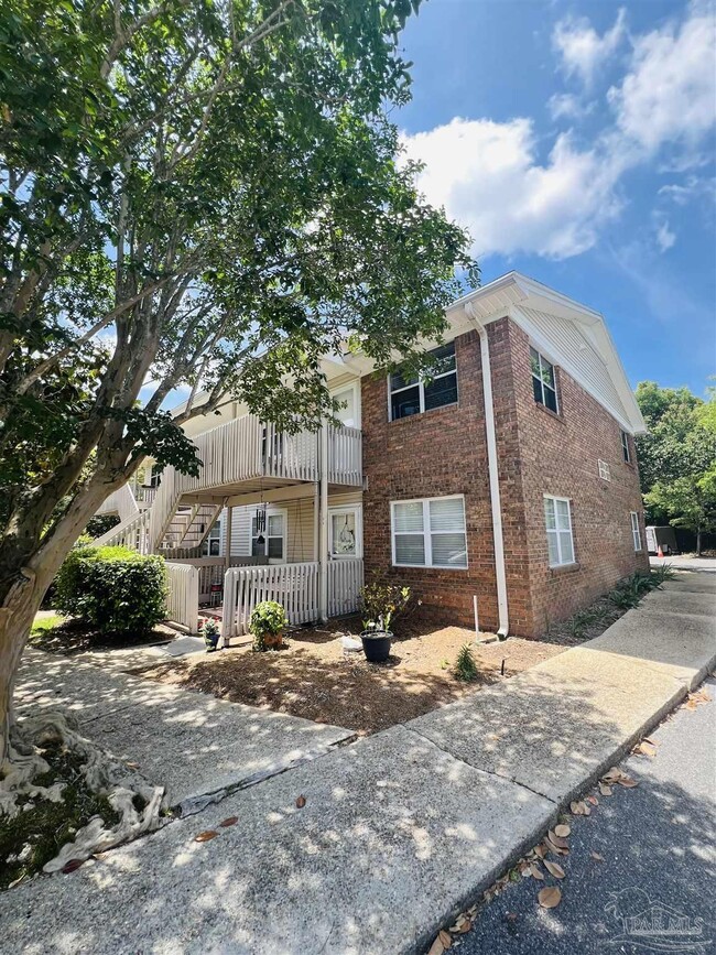 Building Photo - 1100 Shoreline Dr