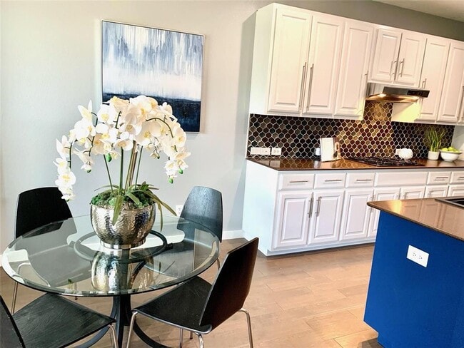 Building Photo - 11 White Magnolia Cir