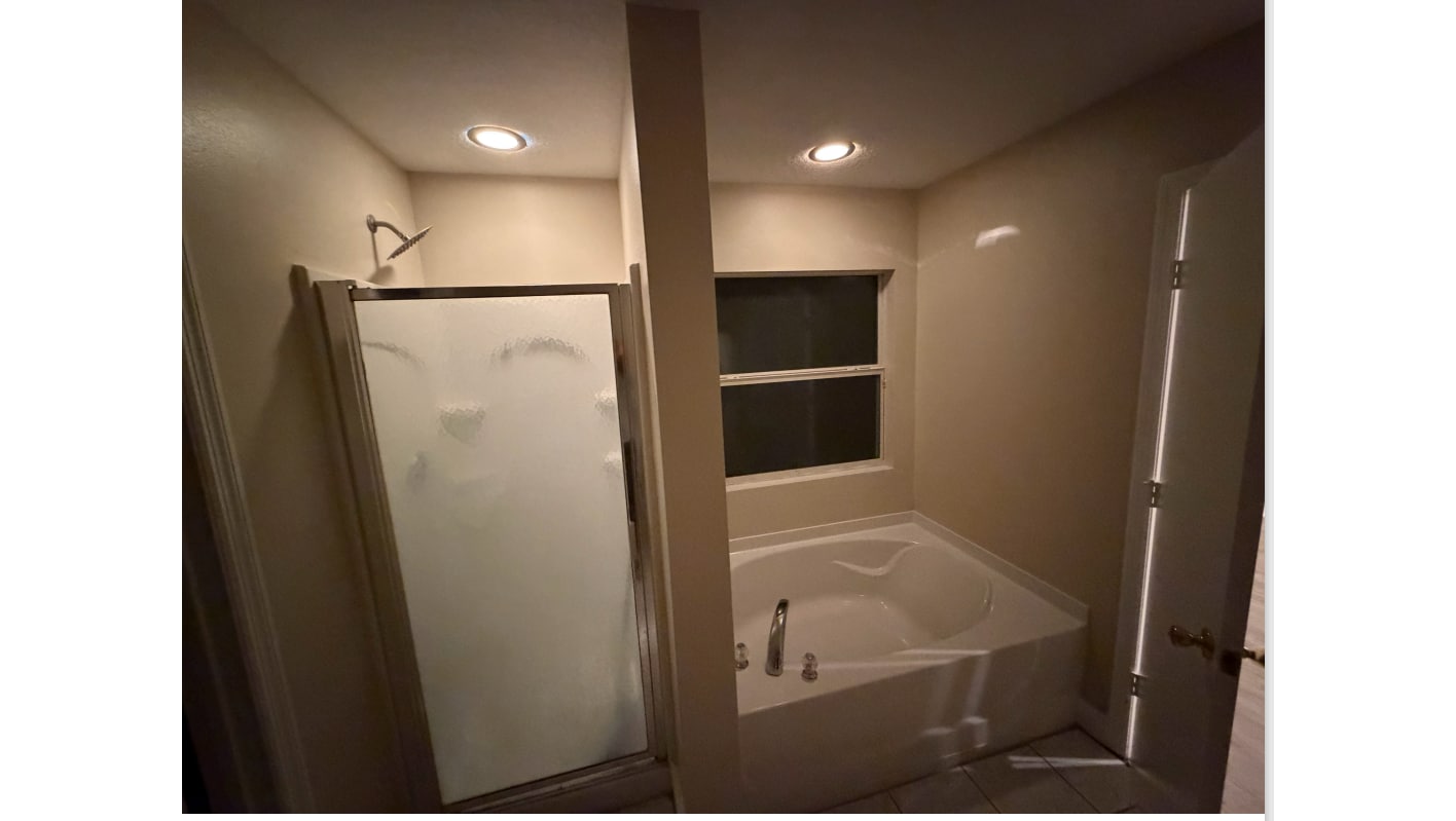 Building Photo - 11814 Pleasant Creek Dr