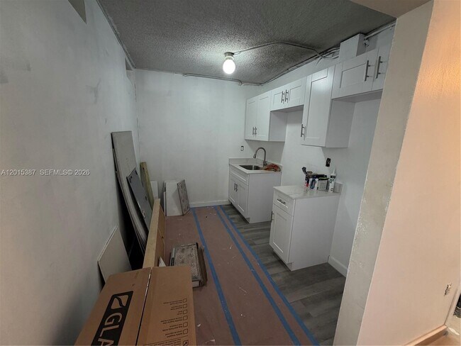 Building Photo - 6930 Miami Gardens Dr