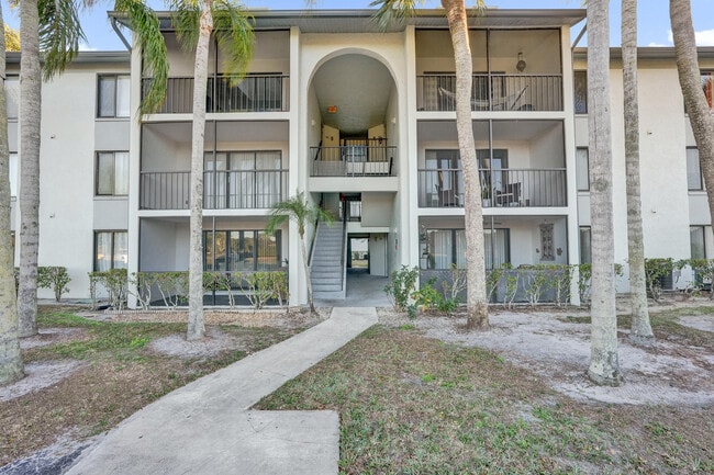 Building Photo - 1008 Green Pine Blvd