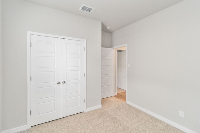Building Photo - 335-339 Nespral Dr
