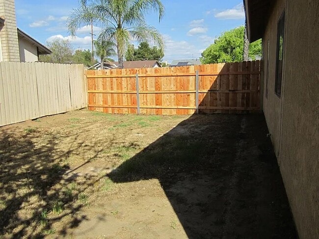 Building Photo - Nice 3 BR in Great MoVal Neighborhood