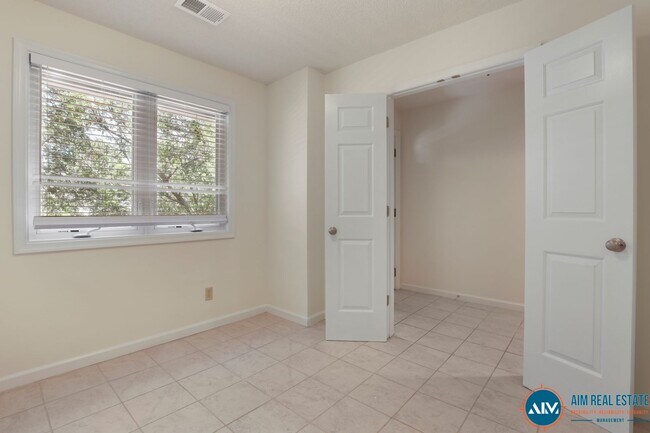 Building Photo - 50 Yacht Cove Dr