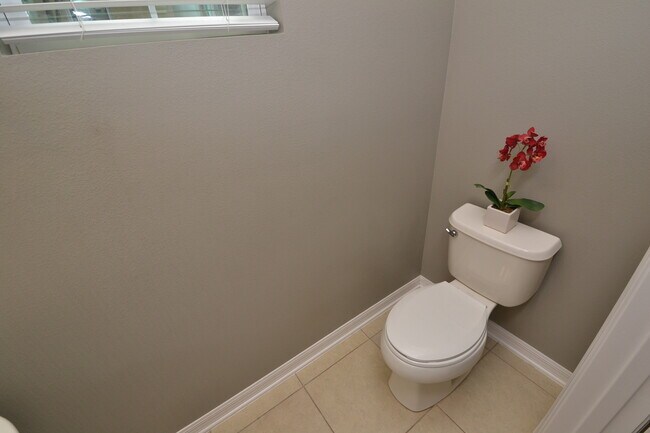 Building Photo - Gorgeous 3/2.5 Townhome in East Orlando ~ ...