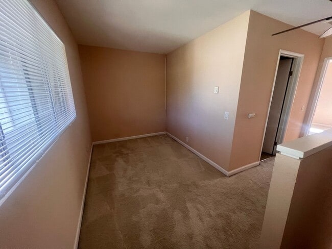 Building Photo - 1BR/1BA CONDO with GARAGE and PARKING in S...