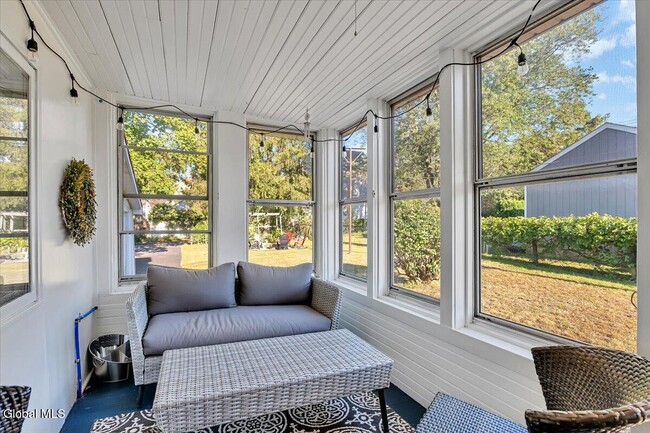 Building Photo - 138 Elm St