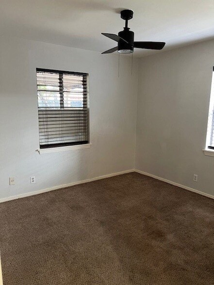 Building Photo - 909 Sunnyvale Dr