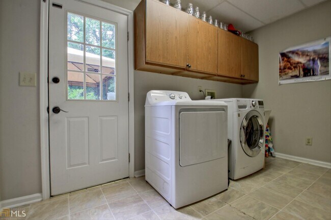 Building Photo - 208 Wysteria Ct