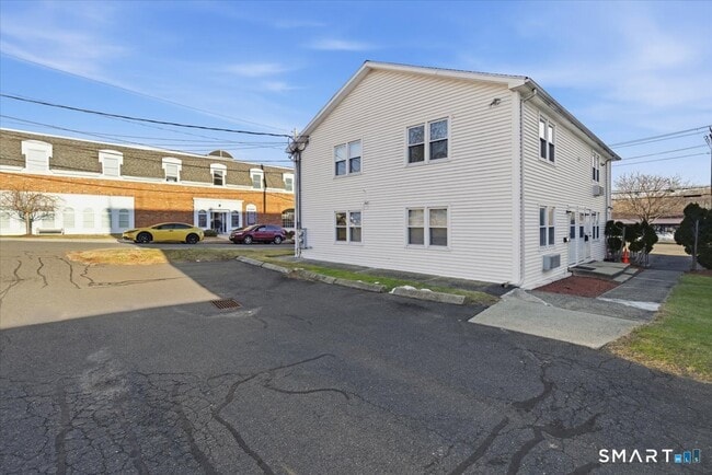 Building Photo - 194 Cherry St