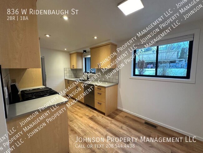 Building Photo - Boise Ridenbaugh Apartments: Comfortable a...