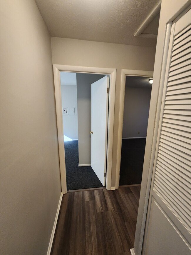 Building Photo - Spacious and updated 3 bedroom 1 bath!