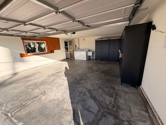 Building Photo - Remodeled 3 Bedroom Lakewood House For Rent-Ready For Move-in ASAP!