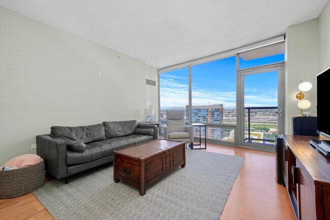 Building Photo - 100 E 14th St